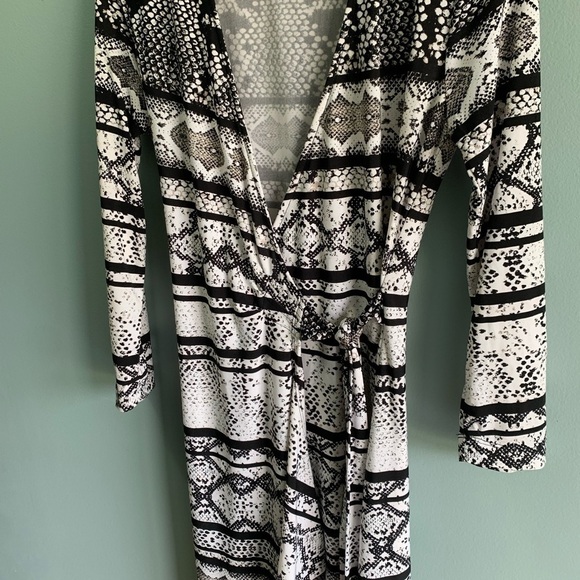 BCBGMaxAzria Adele Snakeskin Wrap Dress Size XS - Picture 7 of 7